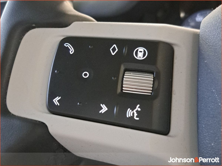 2025 Land Rover Defender - image 28