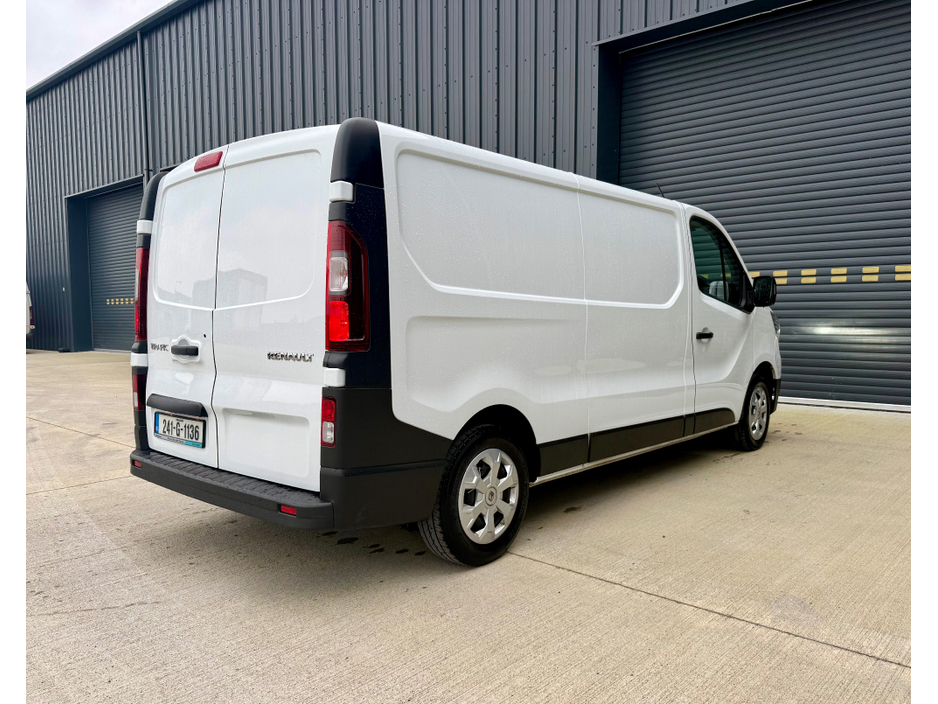 2024 Renault Trafic - image 9