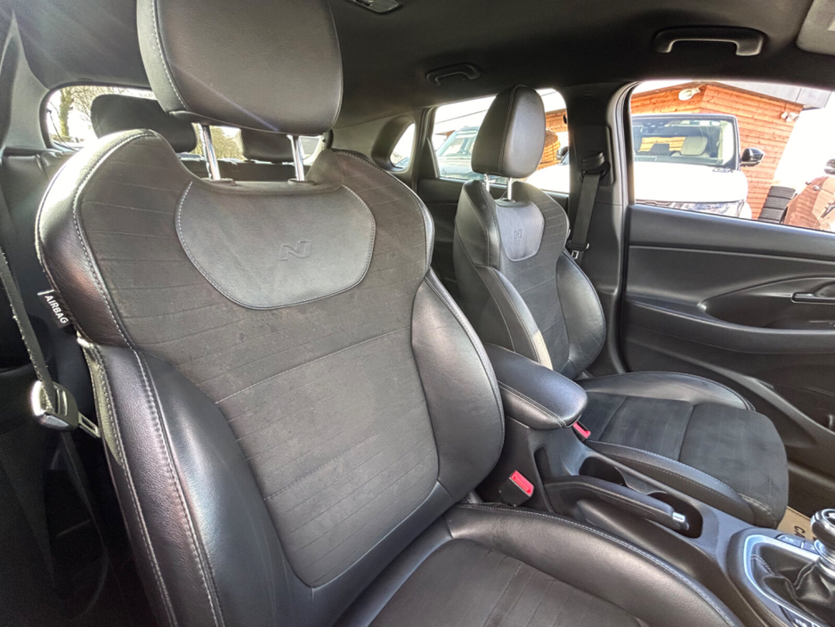 2020 Hyundai i30 - image 14