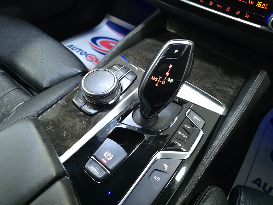 2017 BMW 5 Series - image 16