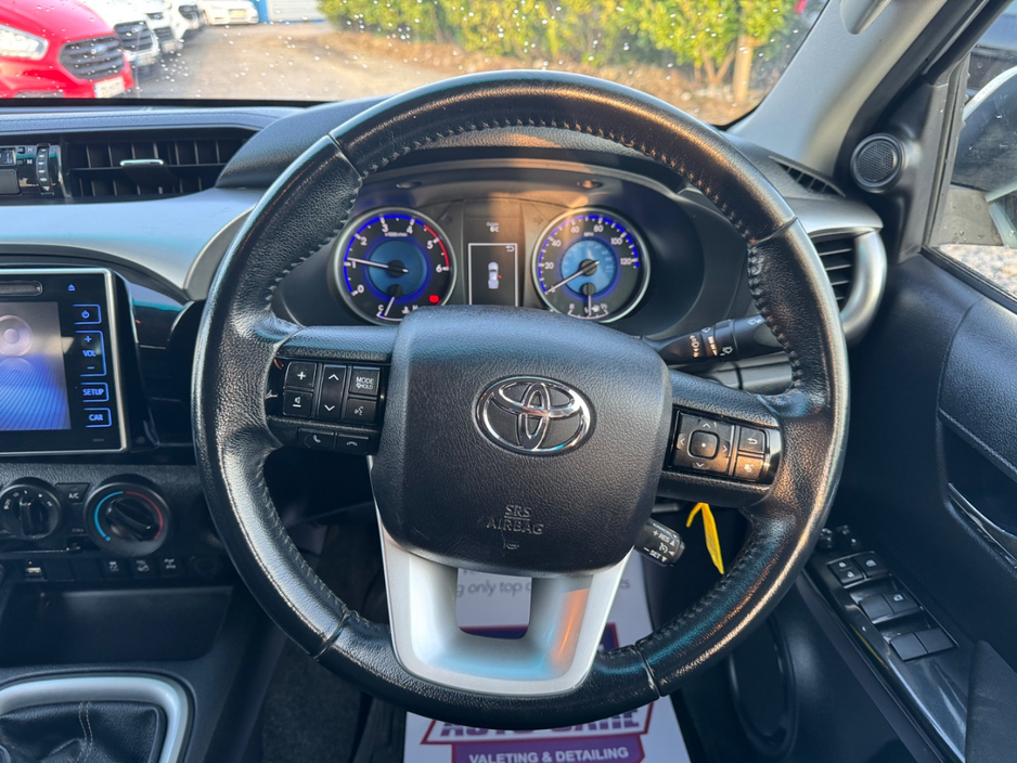 2017 Toyota Hilux - image 15