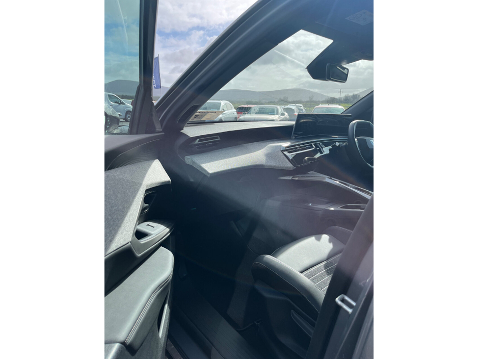 2025 Peugeot 5008 - image 8