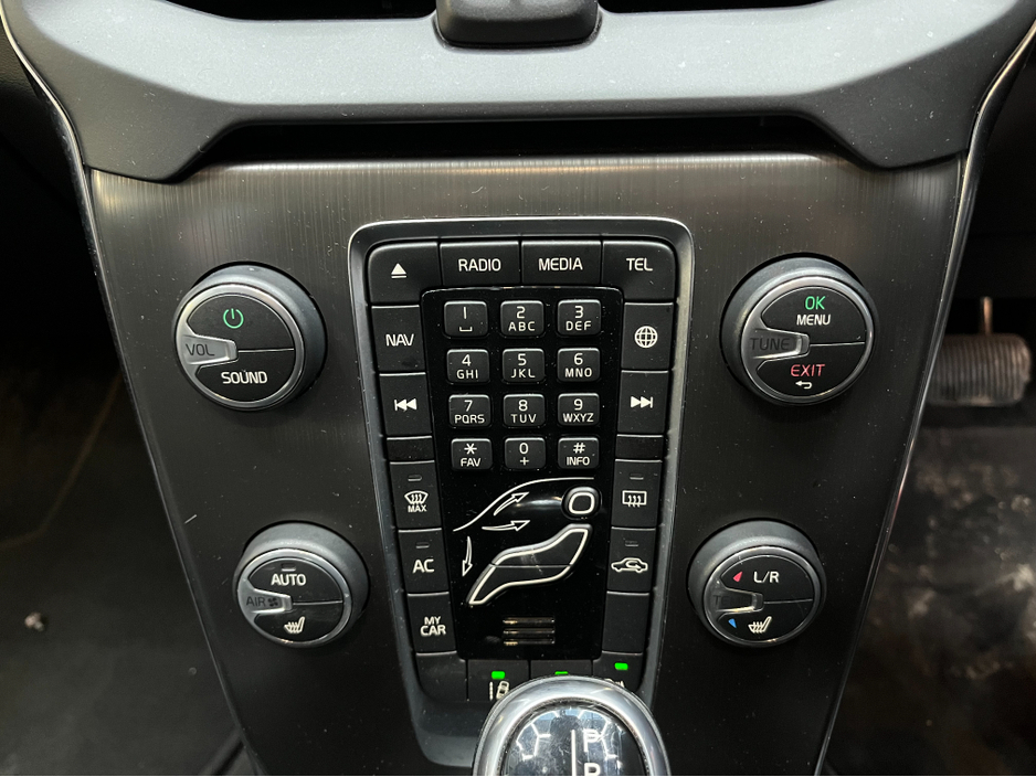 2015 Volvo V40 €11950 2015 VOLVO V40 T4 SE 1.6 AUTOMATIC / CRUISE CONTROL / REVERSE CAMERA / ELECTRIC MEMORY & HEATED SEATS €11,950