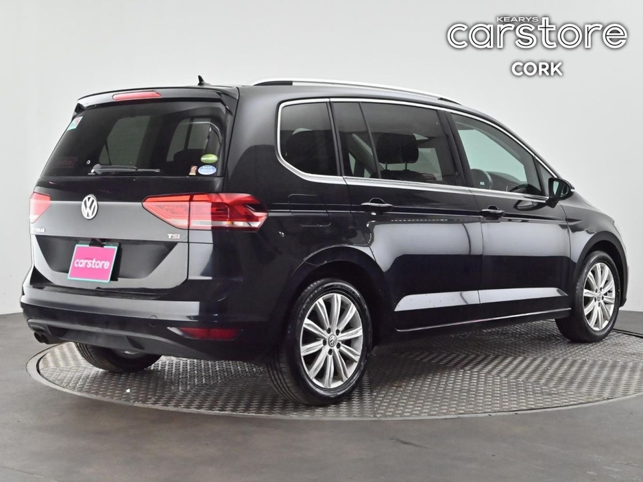 2016 Volkswagen Touran - image 5