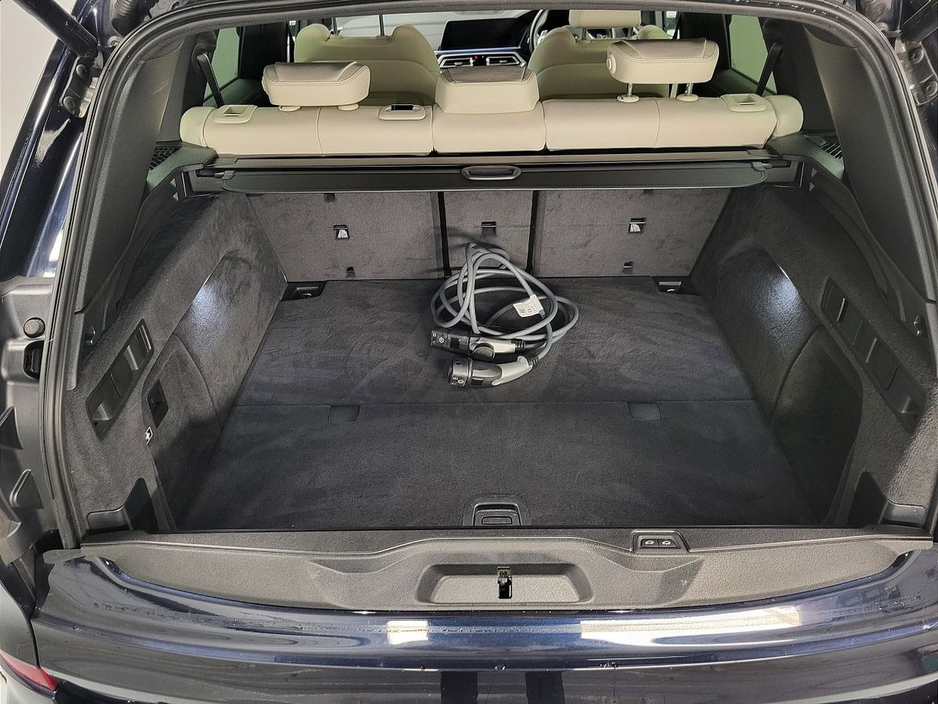 2021 BMW X5 - image 12