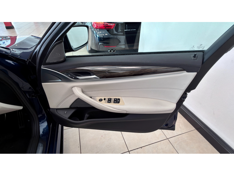 2018 BMW 5 Series - image 13