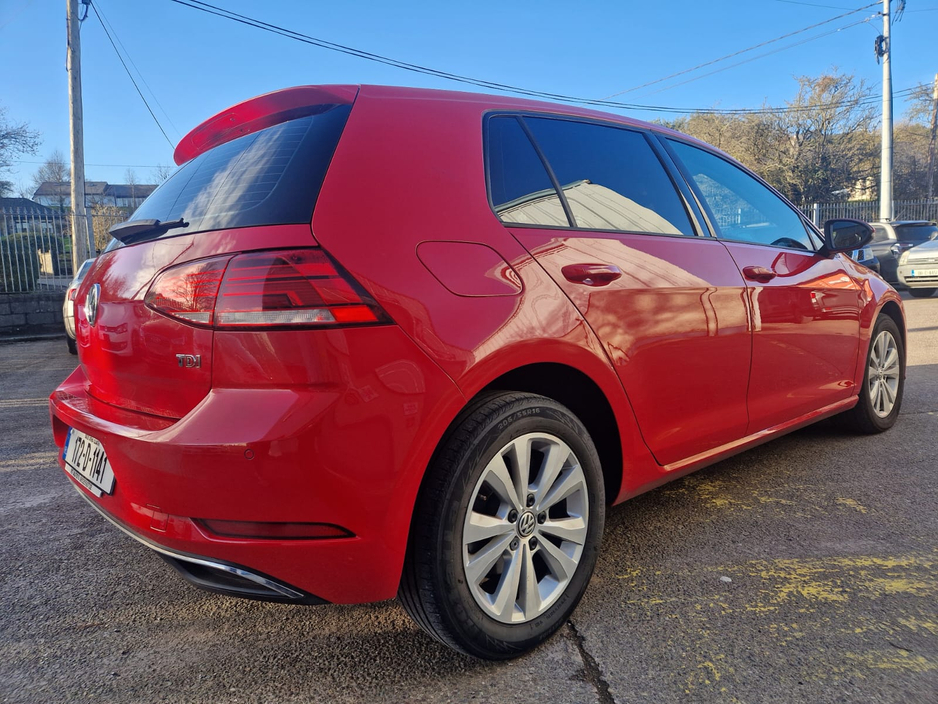 2017 Volkswagen Golf - image 3