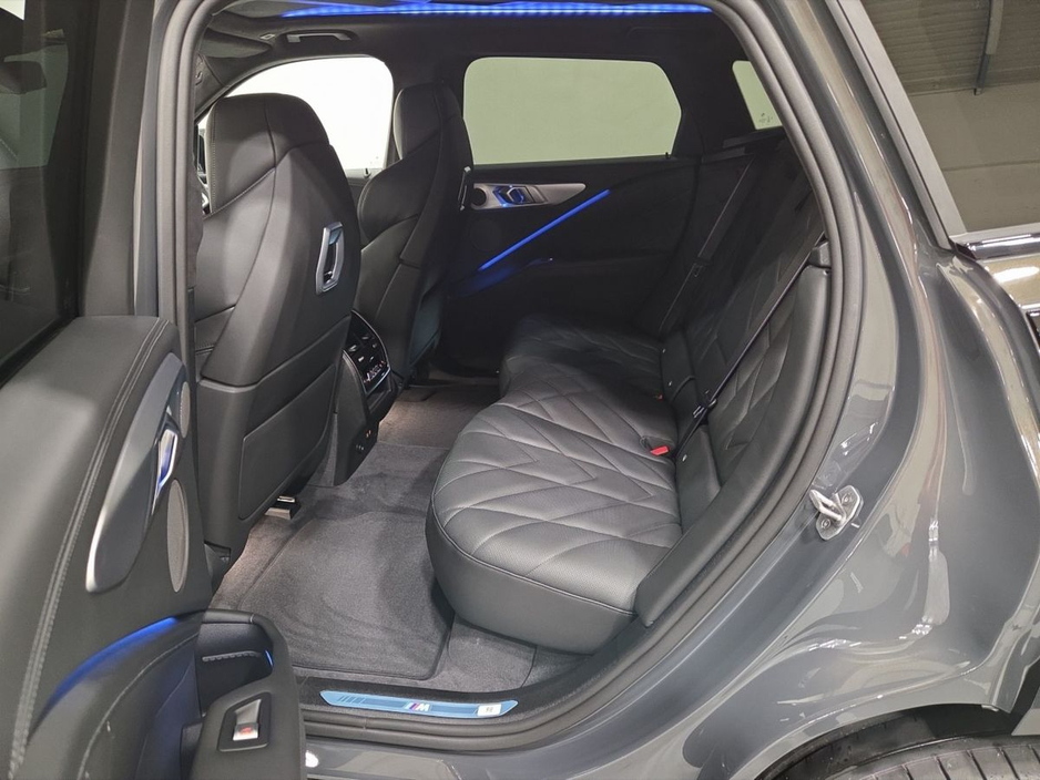 2026 BMW XM - image 11