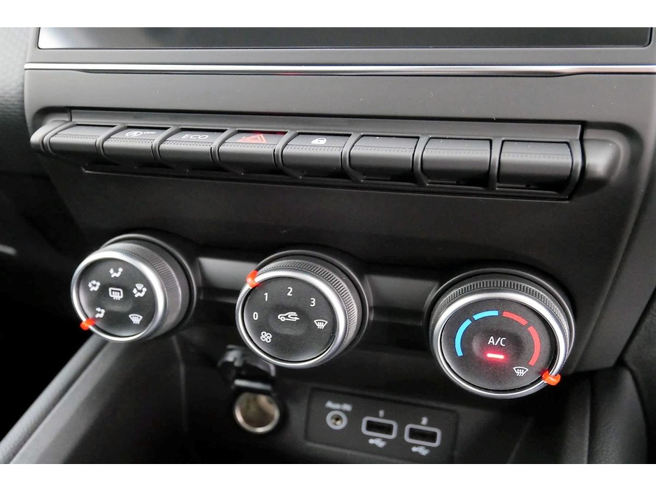 2022 Renault Clio - image 20