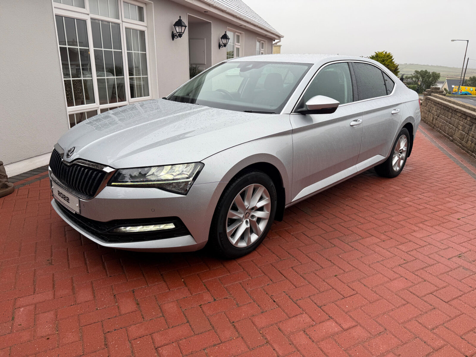 2022 Skoda Superb - image 6