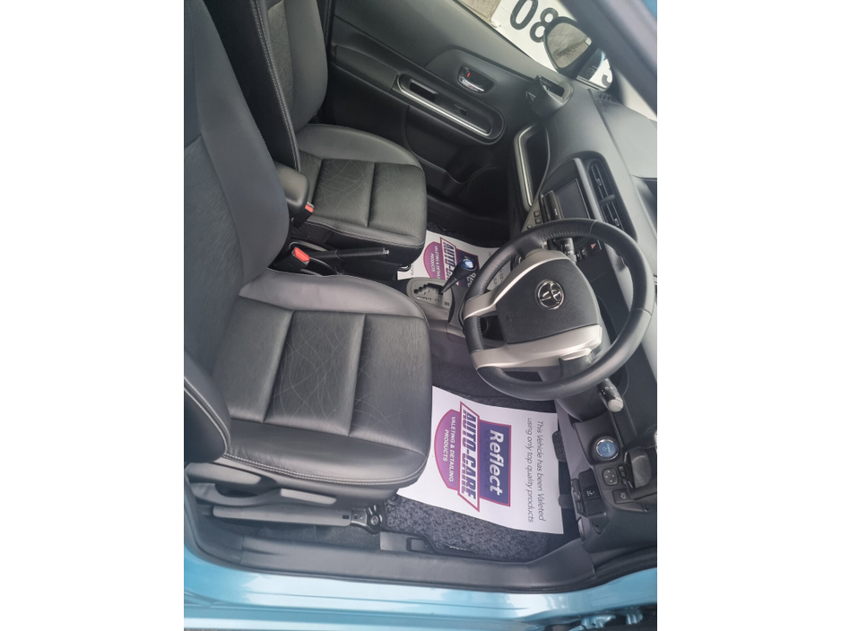 2014 Toyota Aqua - image 10