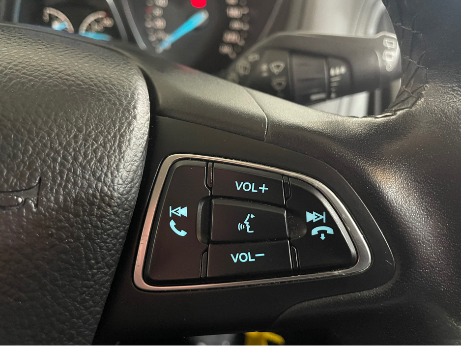 2016 Ford Focus - image 24