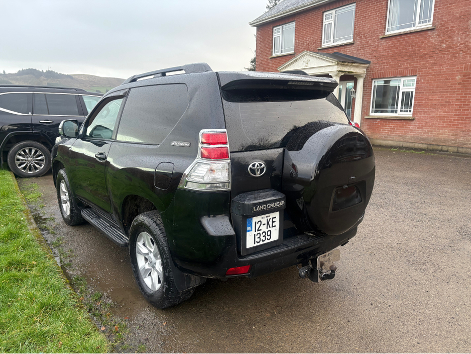 2012 Toyota Landcruiser - image 6