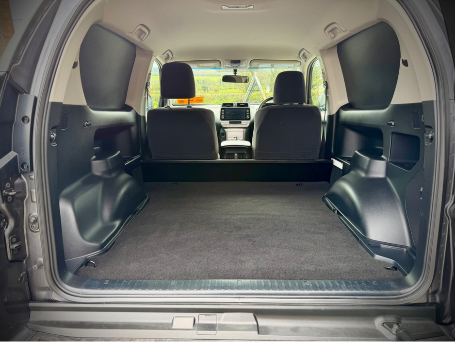 2024 Toyota Landcruiser - image 8