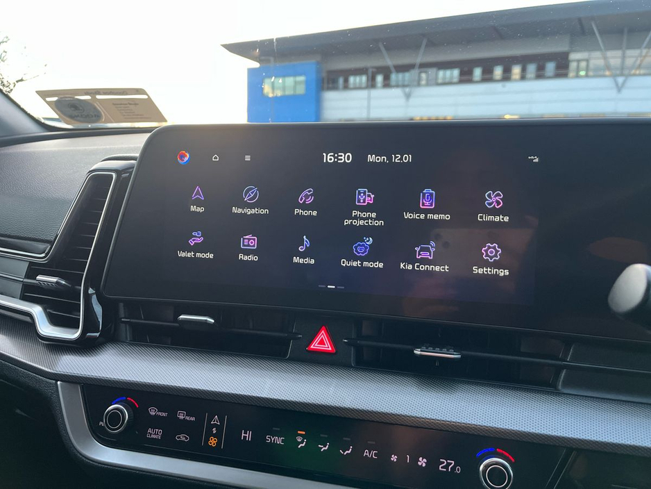 2022 Kia Sportage - image 17