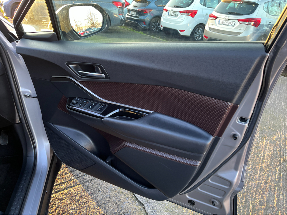 2017 Toyota C-HR SOL AUTOMATIC HYBRID 1.8 PETROL //HIGH SPEC//LOW MILES//REVERSE CAMERA//HALF LEATHER HEATED SEATS//KEYLESS ENTRY//ADAPTIVE CRUISE CONTROL// €18,950