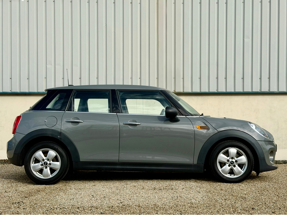 2016 MINI One - image 5