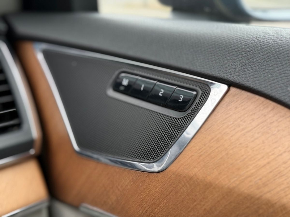 2021 Volvo XC90 - image 8