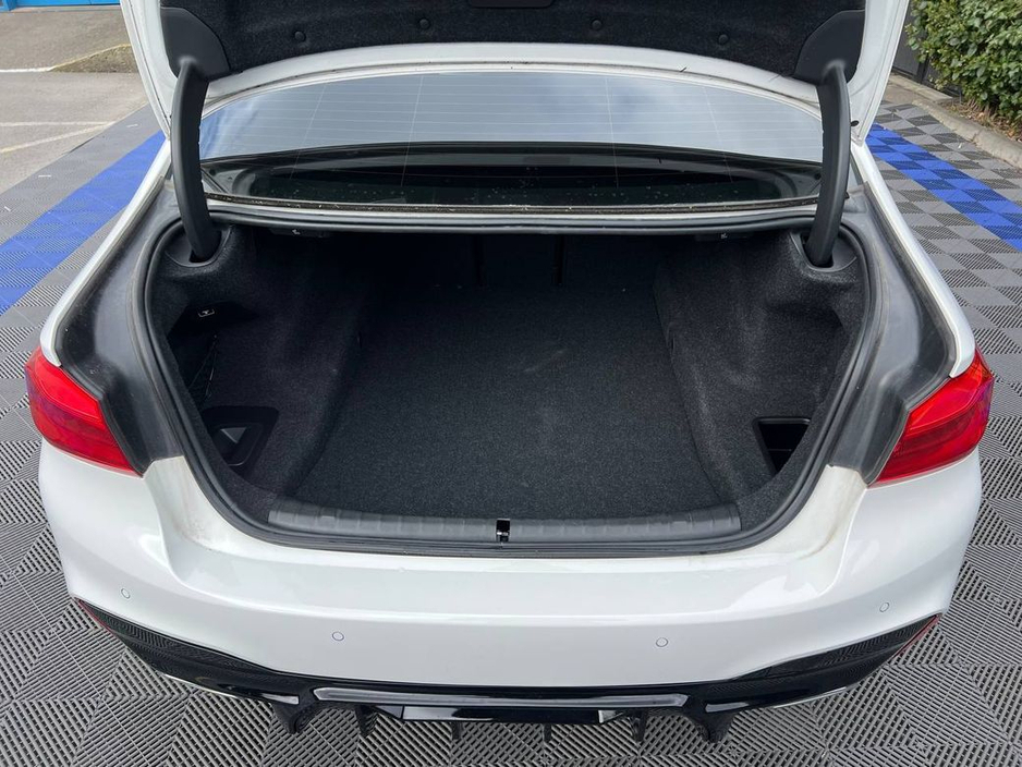 2017 BMW 5 Series - image 13