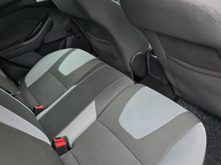 2012 Ford Focus - image 8