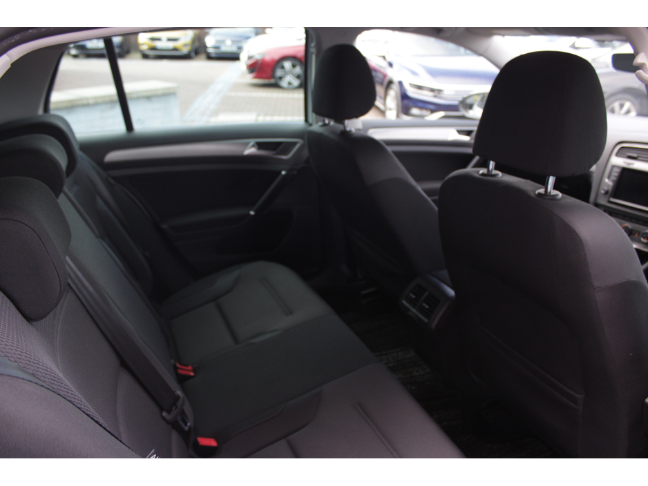 2016 Volkswagen Golf - image 15