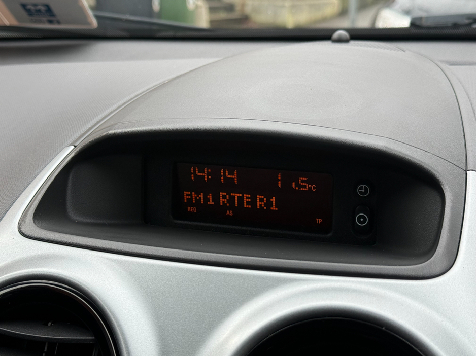 2014 Opel Corsa - image 16