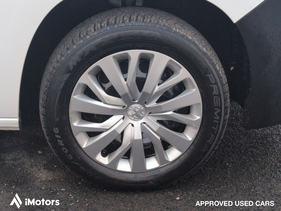 2022 Peugeot Partner - image 9