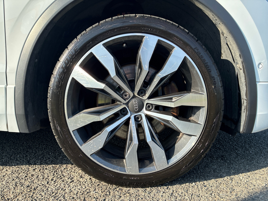 2023 Volkswagen Tiguan - image 5