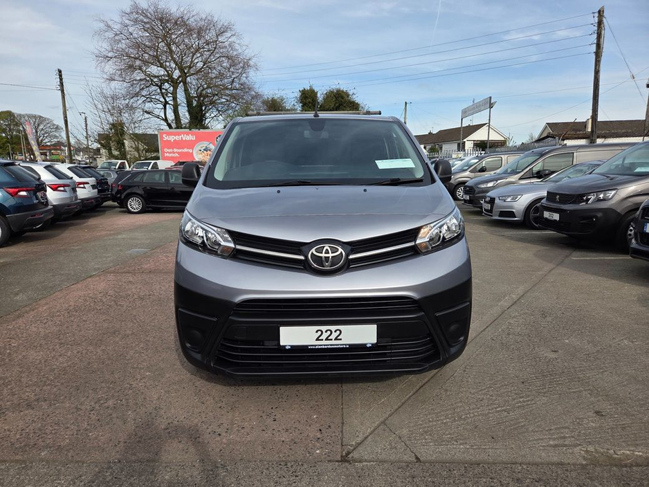 2022 Toyota Proace - image 3