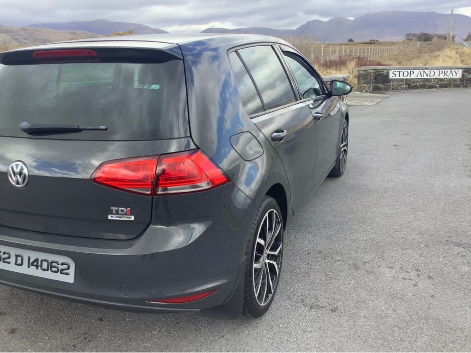 2015 Volkswagen Golf - image 26