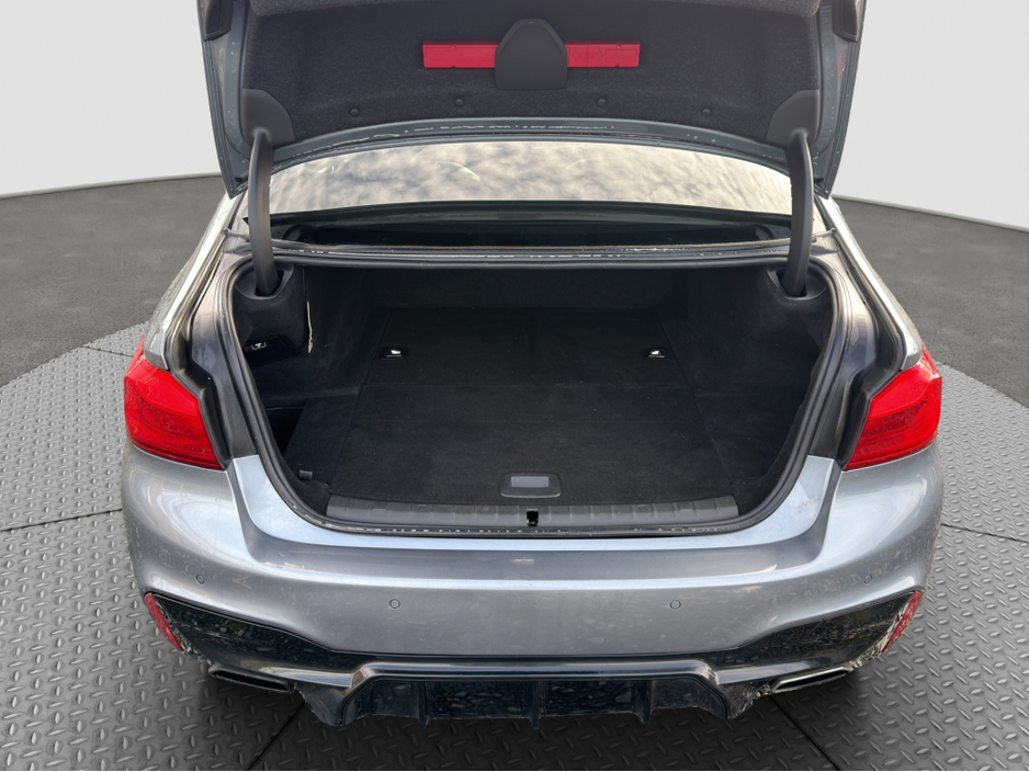 2018 BMW 5 Series - image 17