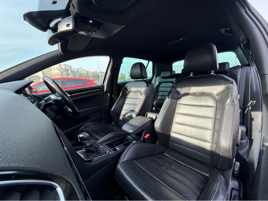 2015 Volkswagen Golf - image 14