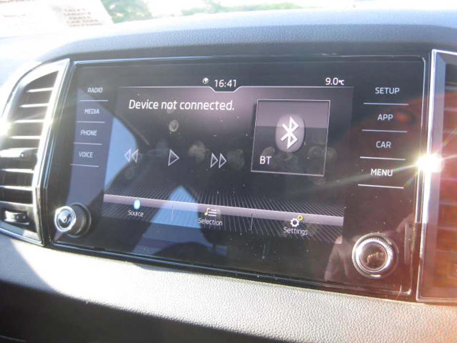 2020 Skoda Karoq - image 9