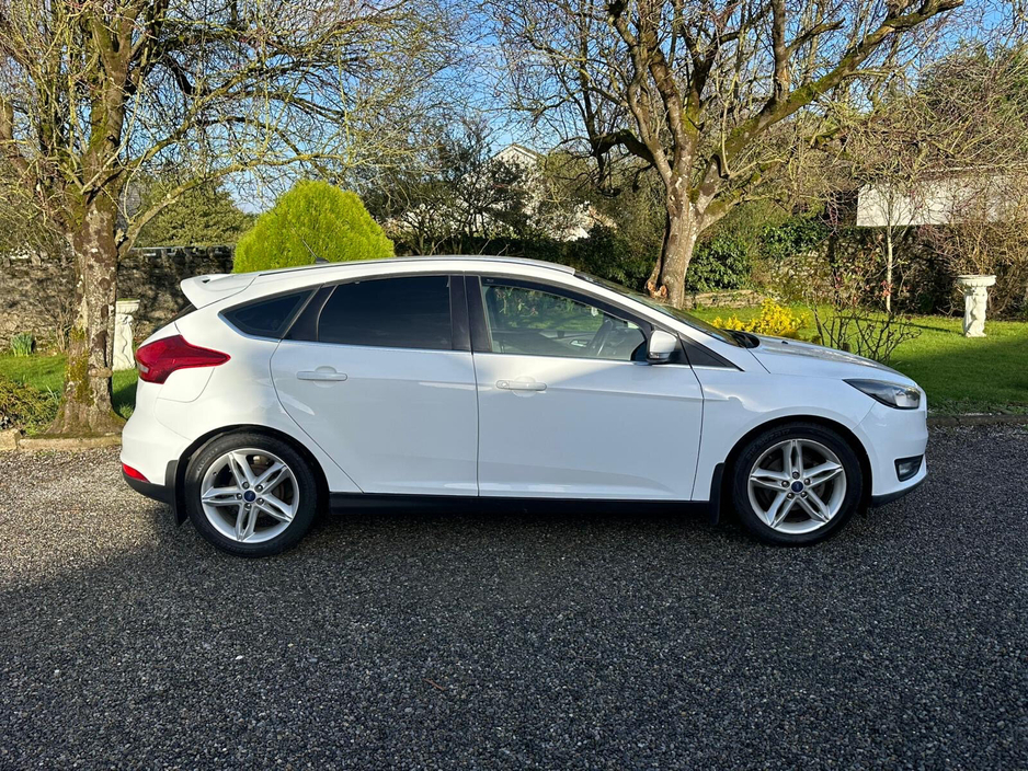 2017 Ford Focus - image 3