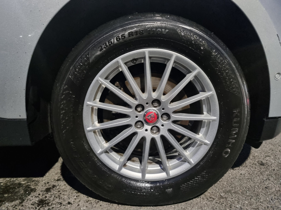 2019 Jaguar F-Pace - image 18