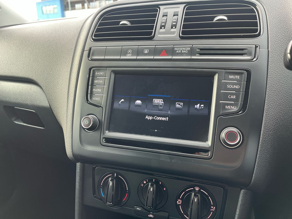 2017 Volkswagen Polo 1L 60HP Trendline €11,900