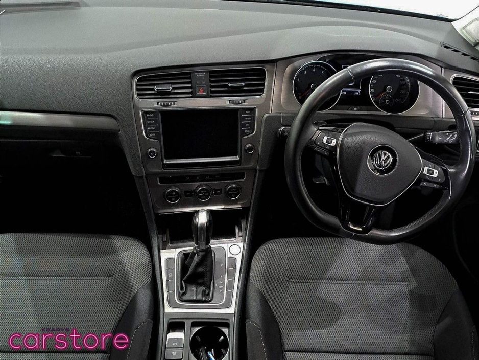 2016 Volkswagen Golf - image 11