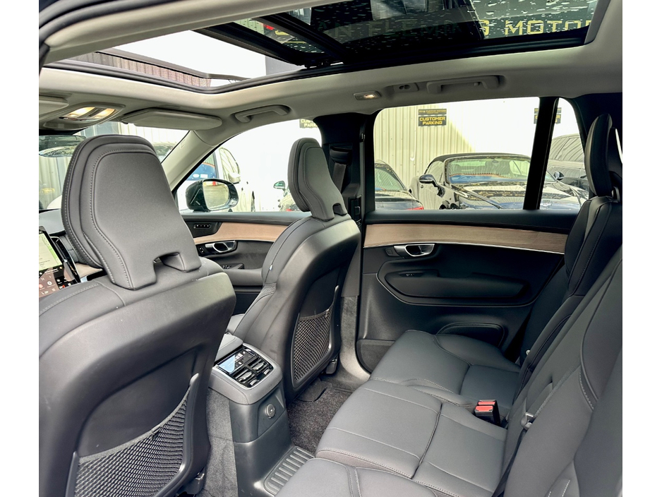 2025 Volvo XC90 - image 20