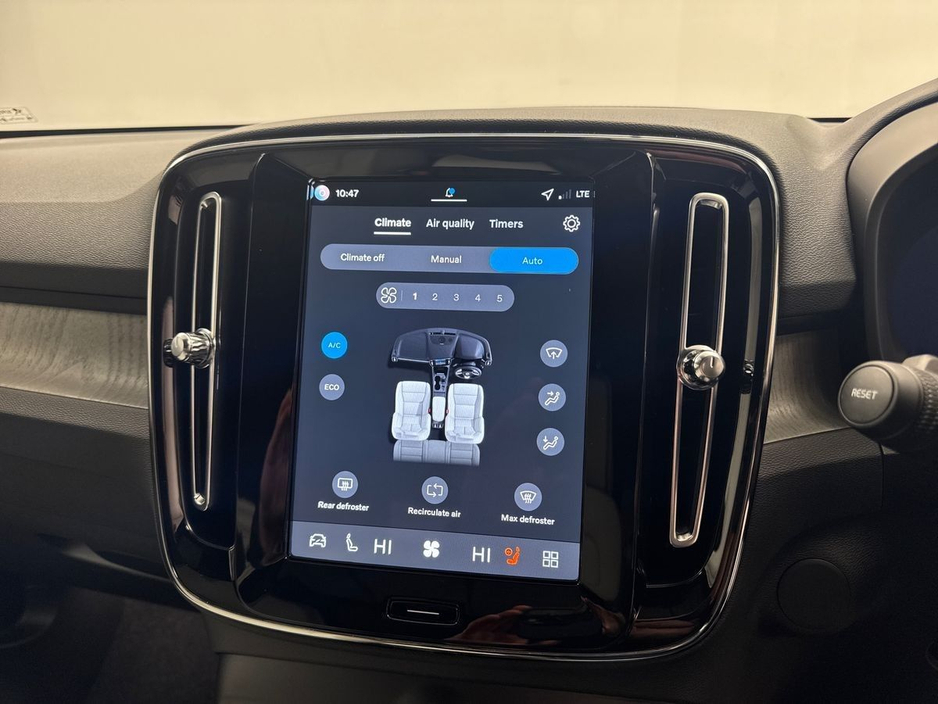 2026 Volvo EX40 - image 18