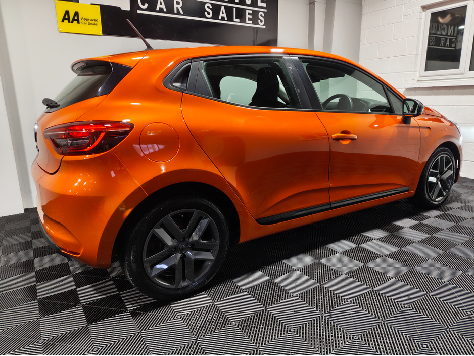 2022 Renault Clio - image 16