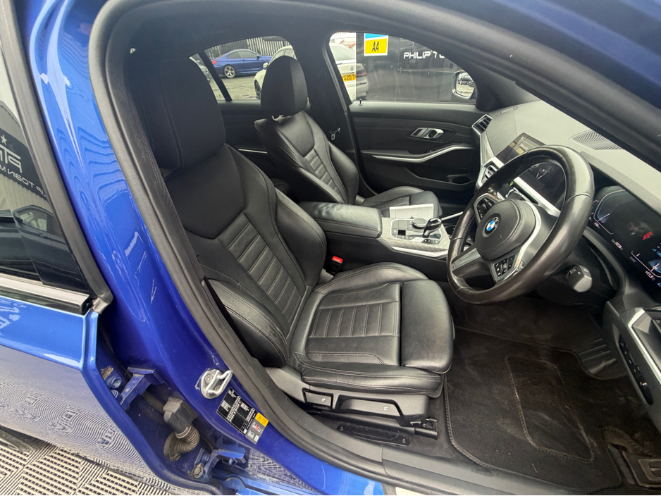 2020 BMW 3 Series - image 26