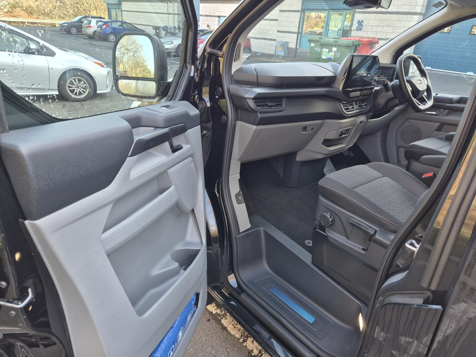 2026 Ford Tourneo Custom - image 17