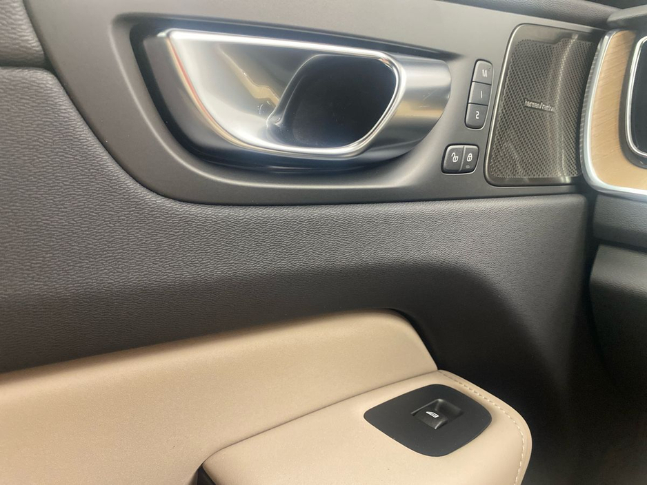 2026 Volvo XC60 - image 16