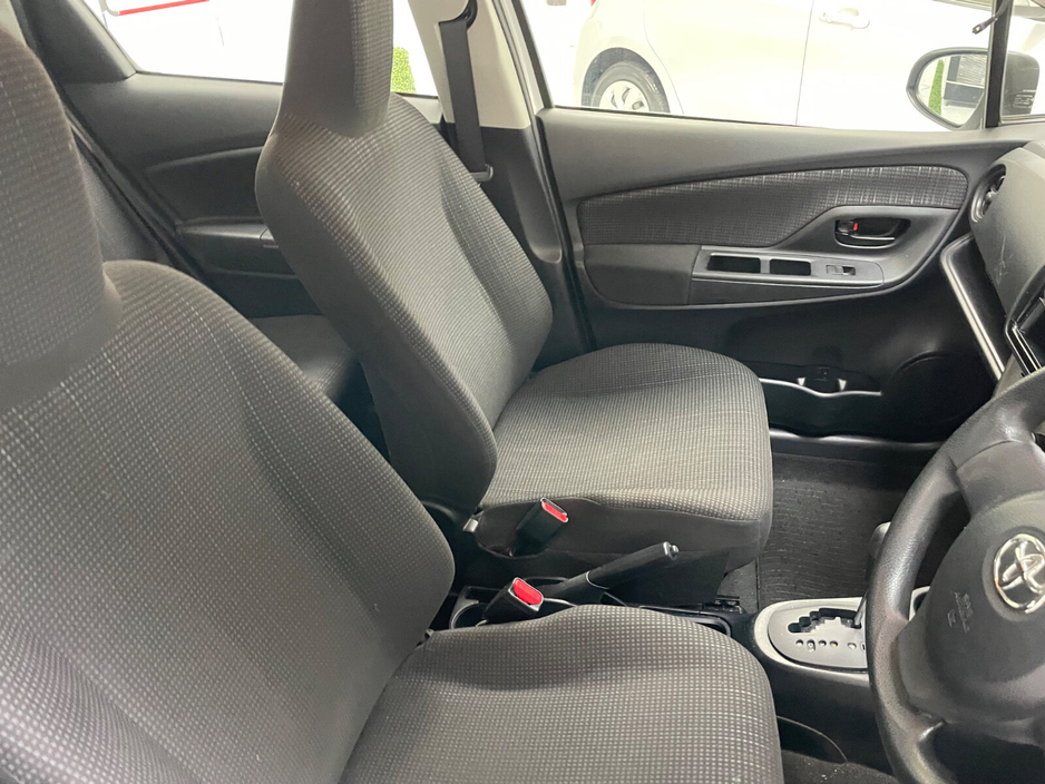 2018 Toyota Yaris - image 12