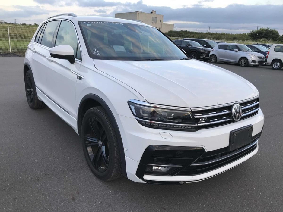 2018 Volkswagen Tiguan R-LINE 4MOTION AUTOMATIC 2.0 DIESEL //HIGH SPEC//LOW MILES//HALF LEATHER HEATED FRONT AND REAR SEATS//HEAD UP DISPLAY//360 PARKNG CAMERAS// €29,950