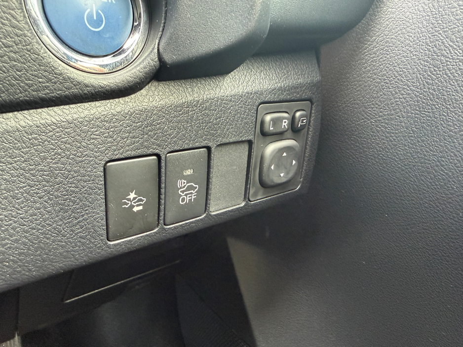 2017 Toyota Auris - image 14