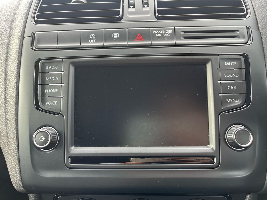 2017 Volkswagen Polo - image 14