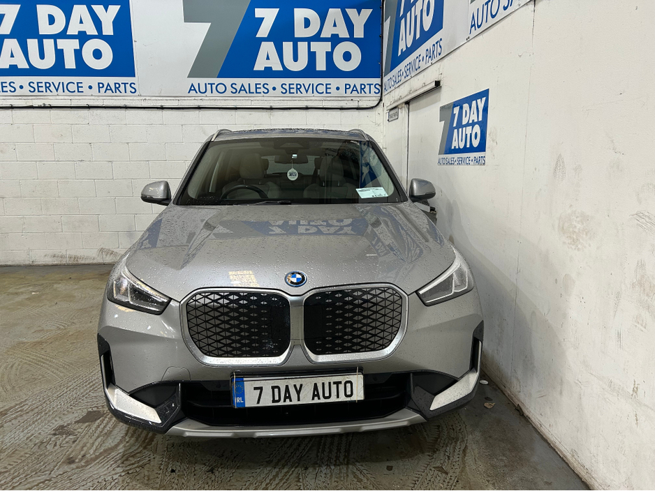 2025 BMW iX1 - image 2