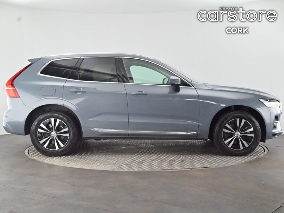 2022 Volvo XC60 - image 2