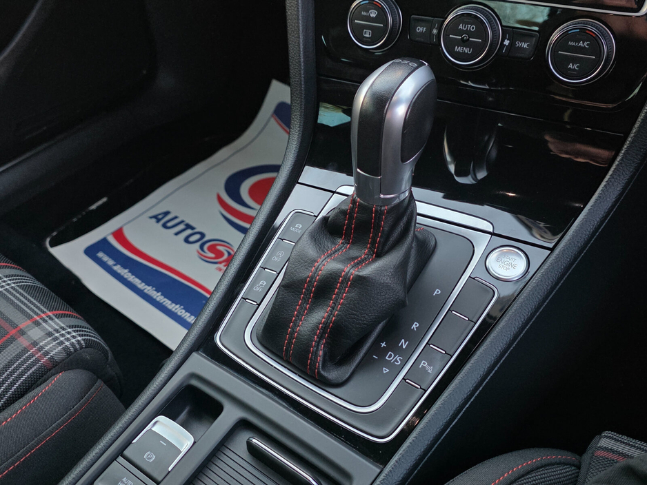 2017 Volkswagen Golf - image 23